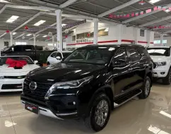 TOYOTA HILUX SW4 2.8 D-4D TURBO DIESEL SRX 4X4 AUTOMÁTICO TOYOTA HILUX SW4 2.8 D-4D TURBO DIESEL SRX 4X4 AUTOMÁTICO