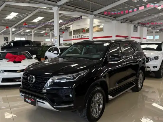 TOYOTA-HILUX SW4-2.8 D-4D TURBO DIESEL SRX 4X4 AUTOMÁTICO TOYOTA-HILUX SW4-2023