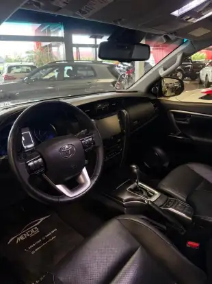 TOYOTA-HILUX SW4-2023