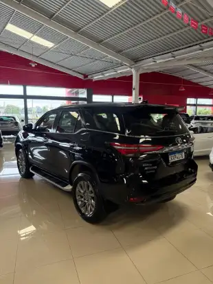 TOYOTA-HILUX SW4-2023