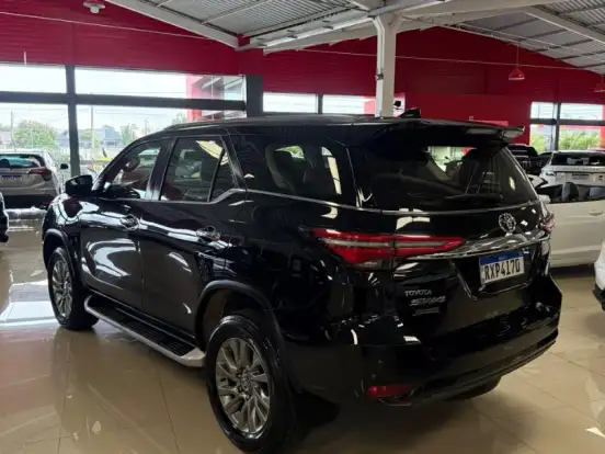 TOYOTA-HILUX SW4-2.8 D-4D TURBO DIESEL SRX 4X4 AUTOMÁTICO TOYOTA-HILUX SW4-2023