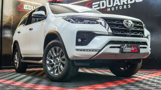 TOYOTA-HILUX SW4-2023