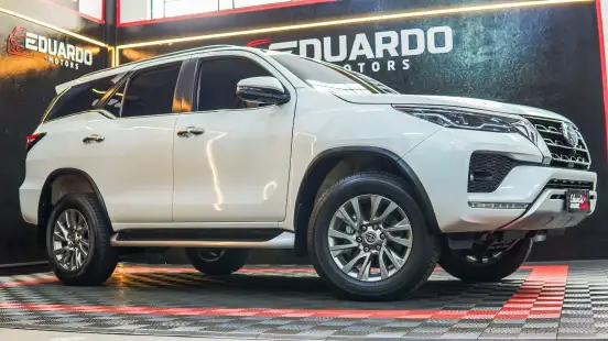 TOYOTA-HILUX SW4-2023