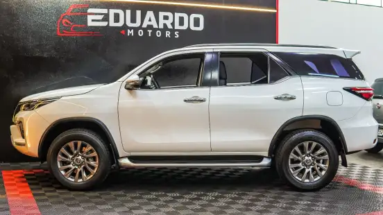 TOYOTA-HILUX SW4-2023