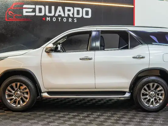 TOYOTA-HILUX SW4-2.8 D-4D TURBO DIESEL SRX 4X4 AUTOMÁTICO TOYOTA-HILUX SW4-2023