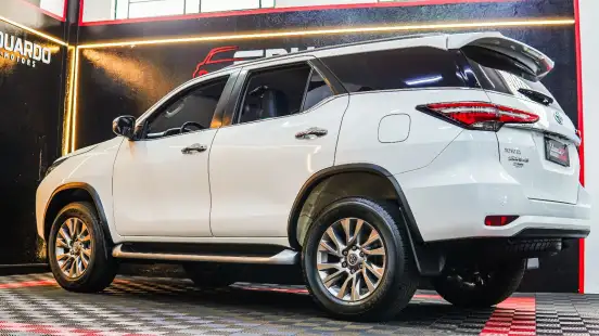 TOYOTA-HILUX SW4-2023