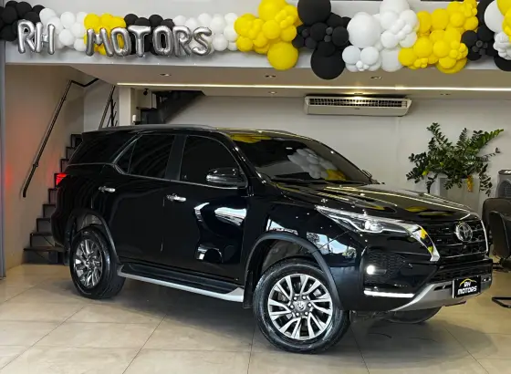 TOYOTA HILUX SW4 2.8 D-4D TURBO DIESEL SRX 7L 4X4 AUTOMÁTICO