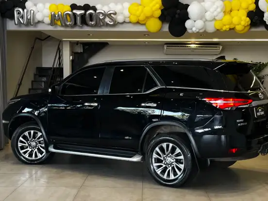 TOYOTA-HILUX SW4-2.8 D-4D TURBO DIESEL SRX 7L 4X4 AUTOMÁTICO TOYOTA-HILUX SW4-2021
