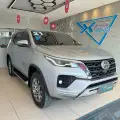 TOYOTA HILUX SW4 2.8 D-4D TURBO DIESEL SRX 7L 4X4 AUTOMÁTICO TOYOTA HILUX SW4 2.8 D-4D TURBO DIESEL SRX 7L 4X4 AUTOMÁTICO