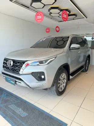TOYOTA-HILUX SW4-2.8 D-4D TURBO DIESEL SRX 7L 4X4 AUTOMÁTICO TOYOTA-HILUX SW4-2021