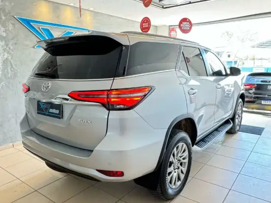 TOYOTA-HILUX SW4-2.8 D-4D TURBO DIESEL SRX 7L 4X4 AUTOMÁTICO TOYOTA-HILUX SW4-2021