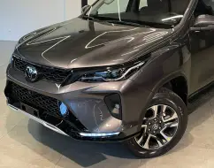TOYOTA HILUX SW4 2.8 D-4D TURBO DIESEL SRX PLATINUM 7L 4X4 AUTOMÁTICO TOYOTA HILUX SW4 2.8 D-4D TURBO DIESEL SRX PLATINUM 7L 4X4 AUTOMÁTICO
