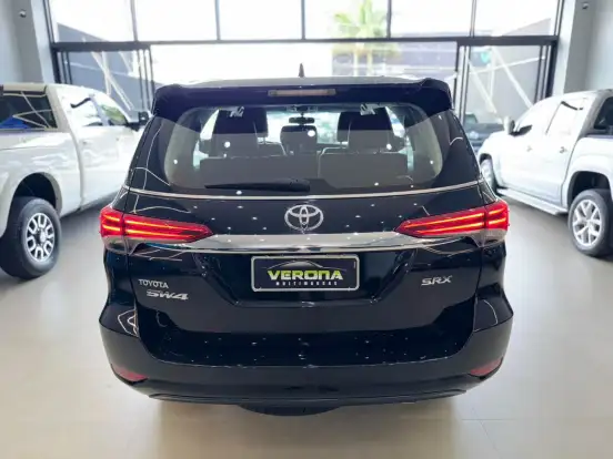 TOYOTA-HILUX SW4-2016