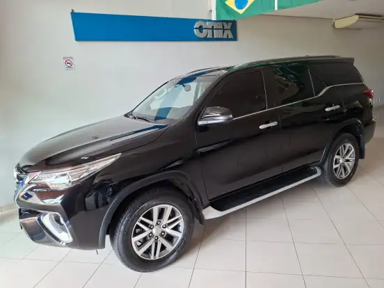 TOYOTA-HILUX SW4-2.8 SRX 4X4 7 LUGARES 16V TURBO INTERCOOLER DIESEL 4P AUTOMÁTICO TOYOTA-HILUX SW4-2018