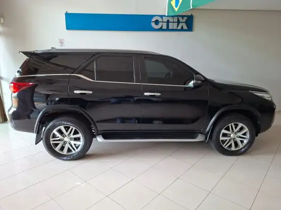 TOYOTA-HILUX SW4-2018