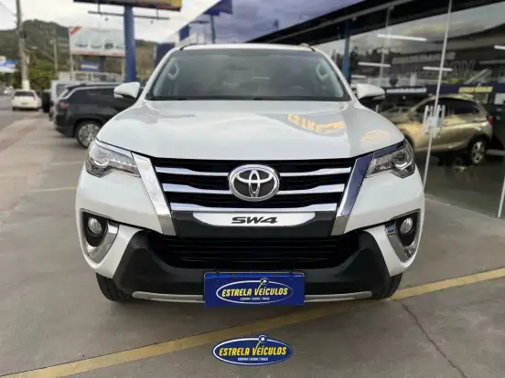 TOYOTA-HILUX SW4-2.8 SRX 4X4 7 LUGARES 16V TURBO INTERCOOLER DIESEL 4P AUTOMÁTICO TOYOTA-HILUX SW4-2016