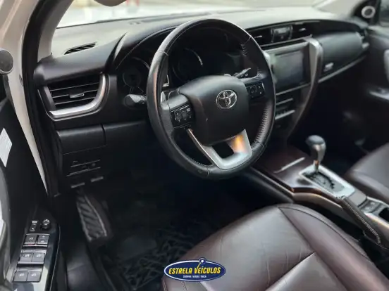 TOYOTA-HILUX SW4-2016