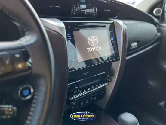 TOYOTA-HILUX SW4-2016