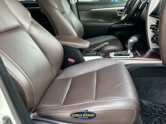 TOYOTA-HILUX SW4-2016