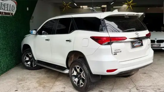 TOYOTA-HILUX SW4-2.8 SRX DIAMOND 4X4 7 LUGARES 16V TURBO INTERCOOLER DIESEL 4P AUTOMÁTICO TOYOTA-HILUX SW4-2019