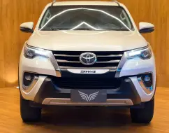 TOYOTA HILUX SW4 2.8 SRX DIAMOND 4X4 7 LUGARES 16V TURBO INTERCOOLER DIESEL 4P AUTOMÁTICO TOYOTA HILUX SW4 2.8 SRX DIAMOND 4X4 7 LUGARES 16V TURBO INTERCOOLER DIESEL 4P AUTOMÁTICO