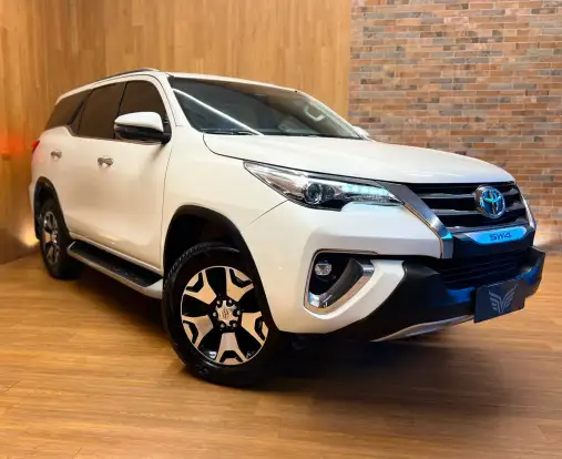 TOYOTA-HILUX SW4-2.8 SRX DIAMOND 4X4 7 LUGARES 16V TURBO INTERCOOLER DIESEL 4P AUTOMÁTICO TOYOTA-HILUX SW4-2018