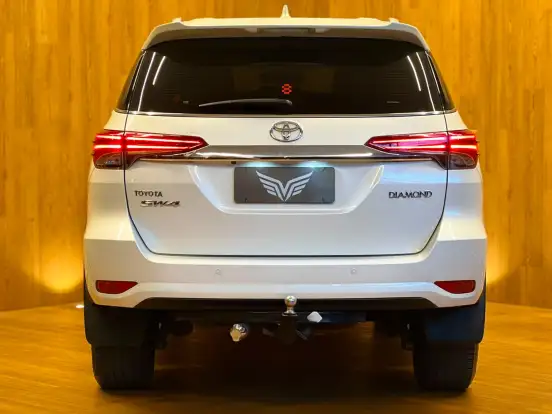 TOYOTA-HILUX SW4-2.8 SRX DIAMOND 4X4 7 LUGARES 16V TURBO INTERCOOLER DIESEL 4P AUTOMÁTICO TOYOTA-HILUX SW4-2018