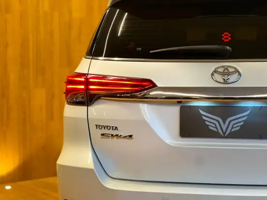 TOYOTA-HILUX SW4-2.8 SRX DIAMOND 4X4 7 LUGARES 16V TURBO INTERCOOLER DIESEL 4P AUTOMÁTICO TOYOTA-HILUX SW4-2018