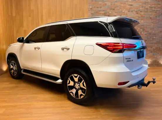 TOYOTA-HILUX SW4-2.8 SRX DIAMOND 4X4 7 LUGARES 16V TURBO INTERCOOLER DIESEL 4P AUTOMÁTICO TOYOTA-HILUX SW4-2018