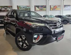 TOYOTA HILUX SW4 2.8 SRX DIAMOND 4X4 7 LUGARES 16V TURBO INTERCOOLER DIESEL 4P AUTOMÁTICO TOYOTA HILUX SW4 2.8 SRX DIAMOND 4X4 7 LUGARES 16V TURBO INTERCOOLER DIESEL 4P AUTOMÁTICO