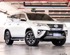 TOYOTA HILUX SW4 2.8 SRX DIAMOND 4X4 7 LUGARES 16V TURBO INTERCOOLER DIESEL 4P AUTOMÁTICO TOYOTA HILUX SW4 2.8 SRX DIAMOND 4X4 7 LUGARES 16V TURBO INTERCOOLER DIESEL 4P AUTOMÁTICO