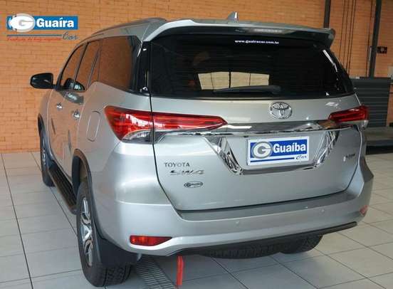 TOYOTA-HILUX SW4-2017