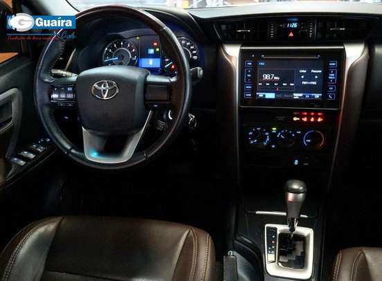 TOYOTA-HILUX SW4-2017