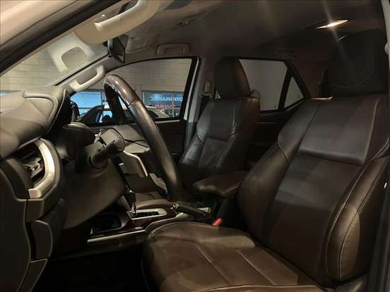TOYOTA-HILUX SW4-2.7 SRV 7 LUGARES 4X2 16V FLEX 4P AUTOMÁTICO TOYOTA-HILUX SW4-2018