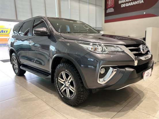 TOYOTA-HILUX SW4-2.7 SRV 7 LUGARES 4X2 16V FLEX 4P AUTOMÁTICO TOYOTA-HILUX SW4-2018
