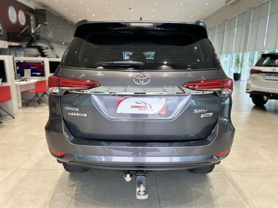 TOYOTA-HILUX SW4-2018
