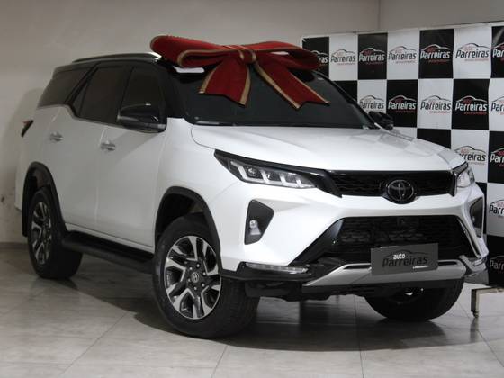 TOYOTA HILUX SW4 2.8 D-4D TURBO DIESEL DIAMOND 7L 4X4 AUTOMÁTICO