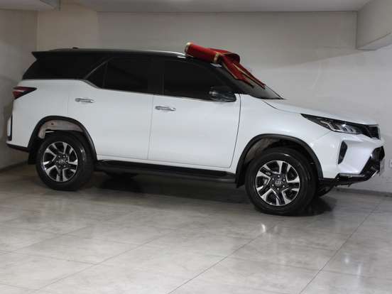 TOYOTA-HILUX SW4-2.8 D-4D TURBO DIESEL DIAMOND 7L 4X4 AUTOMÁTICO TOYOTA-HILUX SW4-2024