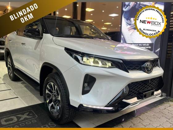 TOYOTA HILUX SW4 2.8 D-4D TURBO DIESEL DIAMOND 7L 4X4 AUTOMÁTICO