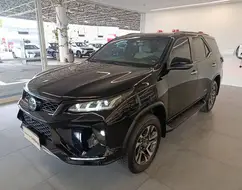 TOYOTA HILUX SW4 2.8 D-4D TURBO DIESEL DIAMOND 7L 4X4 AUTOMÁTICO TOYOTA HILUX SW4 2.8 D-4D TURBO DIESEL DIAMOND 7L 4X4 AUTOMÁTICO