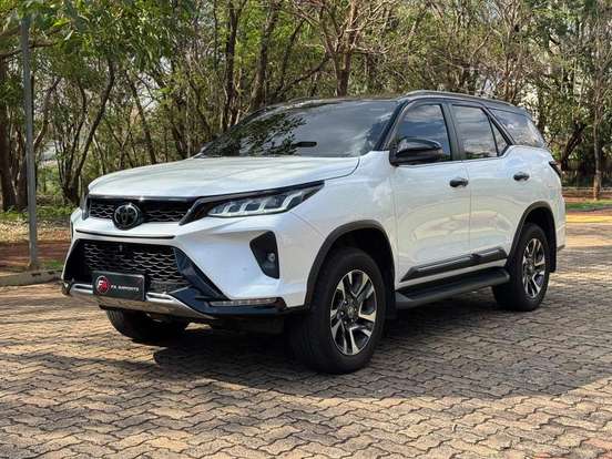 TOYOTA-HILUX SW4-2025
