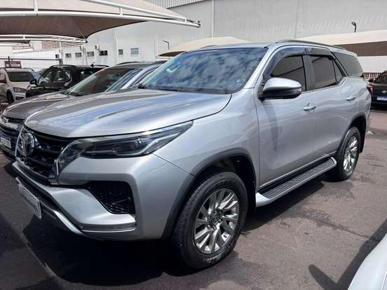 TOYOTA-HILUX SW4-2.8 D-4D TURBO DIESEL SRX 4X4 AUTOMÁTICO TOYOTA-HILUX SW4-2022