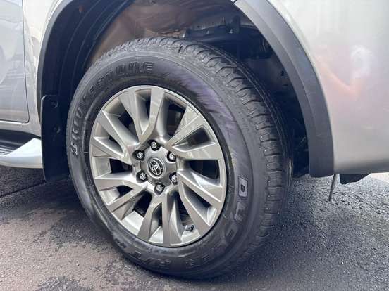 TOYOTA-HILUX SW4-2022