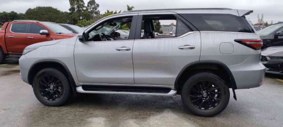 TOYOTA-HILUX SW4-2.8 D-4D TURBO DIESEL SRX 4X4 AUTOMÁTICO TOYOTA-HILUX SW4-2021