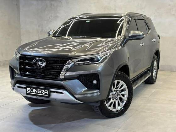 TOYOTA HILUX SW4 2.8 D-4D TURBO DIESEL SRX 4X4 AUTOMÁTICO