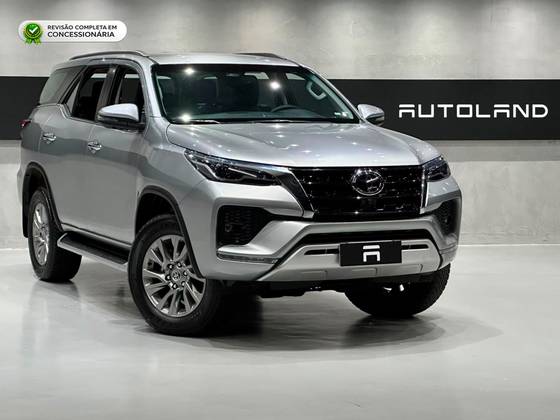 TOYOTA HILUX SW4 2.8 D-4D TURBO DIESEL SRX 4X4 AUTOMÁTICO