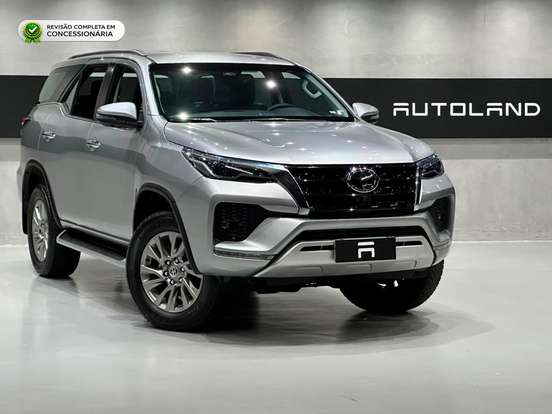 TOYOTA-HILUX SW4-2023