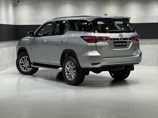TOYOTA-HILUX SW4-2023