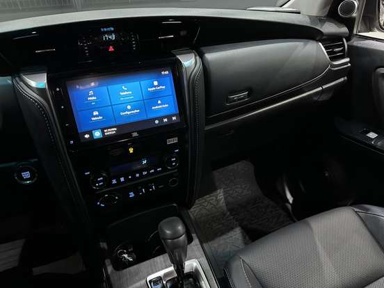 TOYOTA-HILUX SW4-2023
