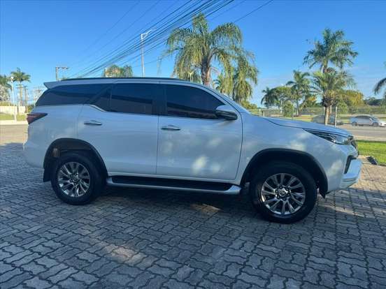 TOYOTA-HILUX SW4-2023